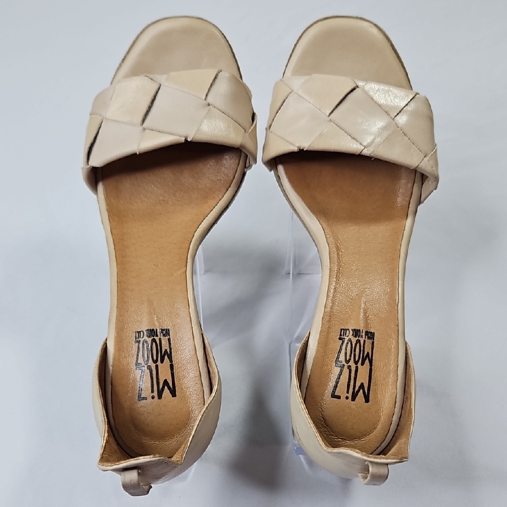 Miz Mooz New York City Cream Leather Saba Sandals Size 38/8